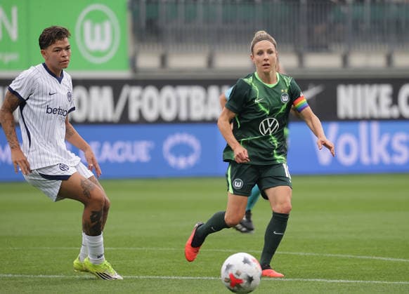 Samantha van Diemen (Inter Mailand), Svenja Huth (VfL Wolfsburg) Fussball, Frauen, Saison 2026 2027, Womens Champions LeagueQualifikation, 3.Runde, VfL Wolfsburg gegen Inter Mailand
