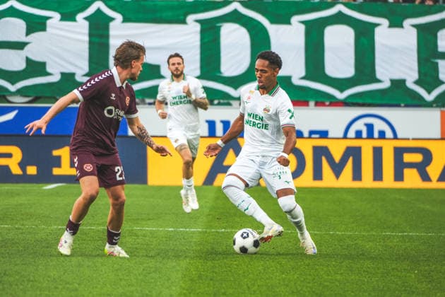 Fussball: Österreich: UEFA Conference League 2026 2027 - Play-offs - Rückspiel, 26.08.2026 - SK Rapid Wien (Österreich) vs. Heart of Midlothian FC (Hearts - Schottland) - Weststadion (Wien, Österreich); Petter Dahl (SK Rapid Wien) mit Jordi Altena (Heart of Midlothian FC) Copyright: xLukasxBierederx