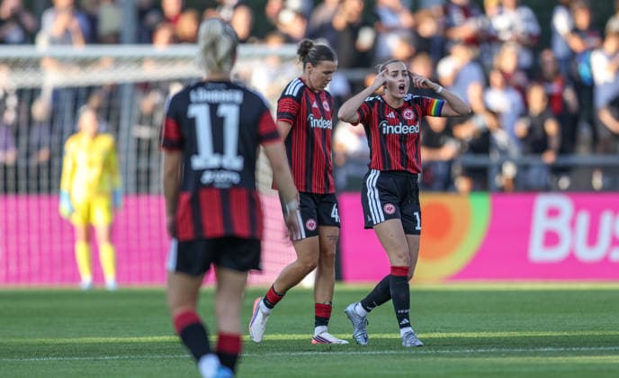 GER, Frankfurt, Eintracht Frankfurt vs Paris Saint-Germain, UEFA Womens Champions League, Fussball, UEFA, Spielzeit 2026 2027, Stadion am Brentanobad, 3. Quali-Runde, Hinspiel im Bild: Laura Freigang (Eintracht Frankfurt Frauen 10), kopf nachdenken, Emotion nach Tor DFB DFL REGULATIONS PROHIBIT ANY USE OF PHOTOGRAPHS AS IMAGE SEQUENCES AND OR QUASI-VIDEO, 26.08.2026 Copyright: HMBxMedia HendrikxHamelau