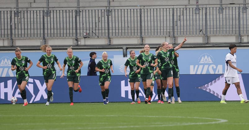 Wolfsburg bejubelt das 2-0 , die Mailaenderinnen sind enttaeuscht Fussball, Frauen, Saison 2026 2027, Womens Champions LeagueQualifikation, 3.Runde, VfL Wolfsburg gegen Inter Mailand