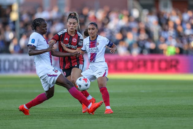 GER, Frankfurt, Eintracht Frankfurt vs Paris Saint-Germain, UEFA Womens Champions League, Fussball, UEFA, Spielzeit 2026 2027, Stadion am Brentanobad, 3. Quali-Runde, Hinspiel im Bild v.l.: Merveille Kanjinga (Paris Saint-Germain Frauen 19), Ereleta Memeti (Eintracht Frankfurt Frauen 7), Sakina Karchaoui (Paris Saint-Germain Frauen 7) DFB DFL REGULATIONS PROHIBIT ANY USE OF PHOTOGRAPHS AS IMAGE SEQUENCES AND OR QUASI-VIDEO, 26.08.2026 Copyright: HMBxMedia HendrikxHamelau