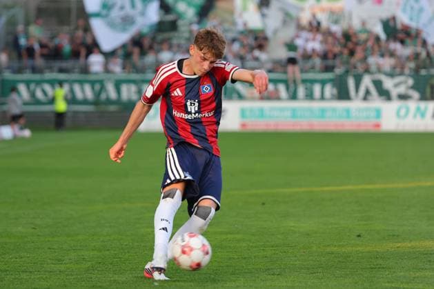 26.08.26, GER, Regionalliga Nord, Fussball, 1. Spieltag, Saison 2026 2027, Dietmar-Scholze-Stadion an der Lohmuehle, VfB Lübeck vs Hamburger SV II Einzelaktion Aktion Ganze Figur Einzeln Freisteller Mads Bröcker Mads Broecker (Hamburger SV II 10) Foto nordphoto GmbH Tauchnitz Luebeck Dietmar-Scholze-Stadion an der Lohmuehle SH Germany *** August 26, 2026, GER, Regionalliga Nord, Soccer, Matchday 1, 2026–2027 Season, Dietmar Scholze Stadium at the Lohmühle, VfB Lübeck vs. Hamburger SV II, Individual Play, Full-Body Shot, Single Subject, Cutout, Mads Bröcker, Mads Broecker, Hamburger SV II, 10, Photo: nordphoto GmbH, Tauchnitz, Lübeck, Dietmar Scholze Stadium at the Lohmühle, SH, Germany Copyright: xnordphotoxGmbHx xTauchnitzx
