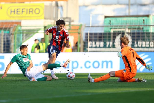 16 Jonas Dittrich (VfB Lübeck), 14 Alessandro Puzzo (Hamburger SV U21, U 21 Fußball I Herren I Regionalliga Nord I Saison 2026-2027 I 5. Spieltag I VfB Lübeck - Hamburger SV U21 I 26.08.2026 I Stadion an der Lohmühle *** 16 Jonas Dittrich, VfB Lübeck, 14 Alessandro Puzzo Hamburger SV U21 Soccer I Men s I Regionalliga Nord I 2026–2027 Season I Matchday 5 I VfB Lübeck vs. Hamburger SV U21 I August 26, 2026 I Stadion an der Lohmühle