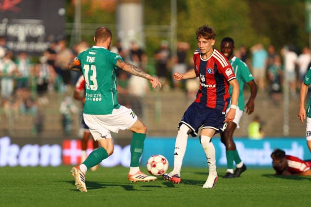 13 Marvin Thiel (VfB Lübeck), 10 Mads Bröcker (Hamburger SV U21, U 21 Fußball I Herren I Regionalliga Nord I Saison 2026-2027 I 5. Spieltag I VfB Lübeck - Hamburger SV U21 I 26.08.2026 I Stadion an der Lohmühle *** 13 Marvin Thiel, VfB Lübeck, 10 Mads Bröcker Hamburger SV U21 Soccer I Men s I Regionalliga Nord I 2026–2027 Season I Matchday 5 I VfB Lübeck vs. Hamburger SV U21 I August 26, 2026 I Stadion an der Lohmühle