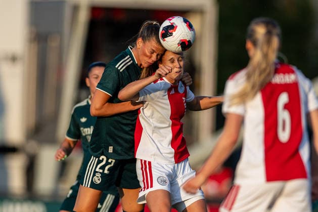 UEFA Women s Champions League: Ajax Vrouwen v Real Madrid Women AMSTERDAM, NETHERLANDS - AUGUST 26: Bella Andersson of Real Madrid and Katja Snoeijs of Ajax during the UEFA Women s Champions League match between Ajax Vrouwen and Real Madrid Women at Sportpark De Toekomst on August 26, 2026 in Amsterdam, Netherlands. Amsterdam Sportpark De Toekomst Netherlands Content not available for redistribution in The Netherlands directly or indirectly through any third parties. Copyright: xMarcelxvanxPlateringenx