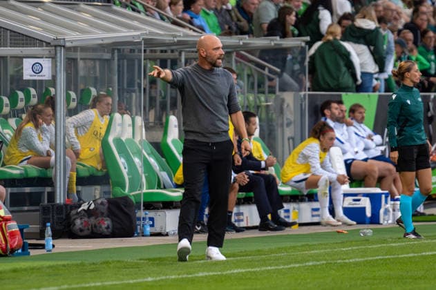 Deutschland, Fussball, UEFA, Womens Champions League, Qualifikation, 3. Runde, Hinspiel 2026 2027: VfL Wolfsburg - FC Internazionale Mailand am 26.08. in Wolfsburg (AOK-Stadion): Stephan Lerch (VfL Wolfsburg, Trainer) Gestik gestikulierend Copyright: xSvenxHeidmannx