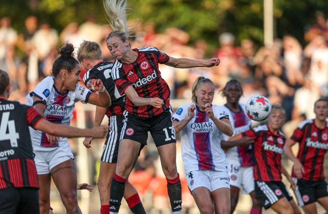 GER, Frankfurt, Eintracht Frankfurt vs Paris Saint-Germain, UEFA Womens Champions League, Fussball, UEFA, Spielzeit 2026 2027, Stadion am Brentanobad, 3. Quali-Runde, Hinspiel im Bild: Isabela (Paris Saint-Germain Frauen 12), Amanda Ilestedt (Eintracht Frankfurt Frauen 13) DFB DFL REGULATIONS PROHIBIT ANY USE OF PHOTOGRAPHS AS IMAGE SEQUENCES AND OR QUASI-VIDEO, 26.08.2026 Copyright: HMBxMedia HendrikxHamelau
