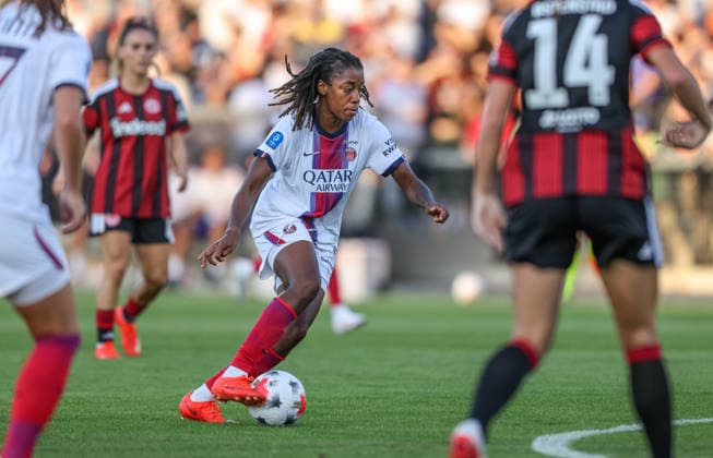GER, Frankfurt, Eintracht Frankfurt vs Paris Saint-Germain, UEFA Womens Champions League, Fussball, UEFA, Spielzeit 2026 2027, Stadion am Brentanobad, 3. Quali-Runde, Hinspiel im Bild: Joe Echegini (Paris Saint-Germain Frauen 6) DFB DFL REGULATIONS PROHIBIT ANY USE OF PHOTOGRAPHS AS IMAGE SEQUENCES AND OR QUASI-VIDEO, 26.08.2026 Copyright: HMBxMedia HendrikxHamelau