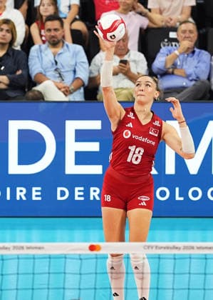 Turkiye v Germany - CEV EuroVolley 2026 ISTANBUL, TURKIYE - AUGUST 26: Zehra Gunes (18) of Turkiye in action during the CEV EuroVolley 2026 Women Group A match between Turkiye and Germany at Sinan Erdem Sports Hall, on August 26, 2026, in Istanbul, Turkiye. Esra Bilgin Anadolu Istanbul Turkey. Editorial use only. Please get in touch for any other usage.  Copyright: x2026xAnadoluxEsraxBilginx