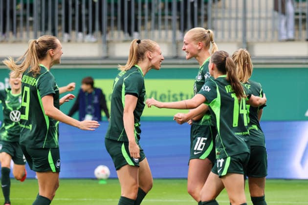 Wolfsburg, Deutschland: 26.08.2026 - Champions League Qualifikation - Hinrunde - VfL Wolfsburg Frauen vs. Inter Mailand Frauen Im Bild: Torschützin Camilla Küver Kuever (Wolfsburg) , mittig, macht das Tor zum 2:0 für Wolfsburg und jubelt mit ihren Mannschaftskolleginnen Copyright: HMBxMedia MadeleinexFantini