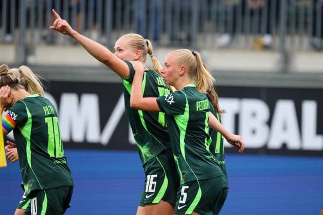 Wolfsburg, Deutschland: 26.08.2026 - Champions League Qualifikation - Hinrunde - VfL Wolfsburg Frauen vs. Inter Mailand Frauen Im Bild: v.li. Torschützin Camilla Küver Kuever (Wolfsburg) macht das Tor zum 2:0 für Wolfsburg und jubelt mitElla Peddemors (Wolfsburg) Copyright: HMBxMedia MadeleinexFantini