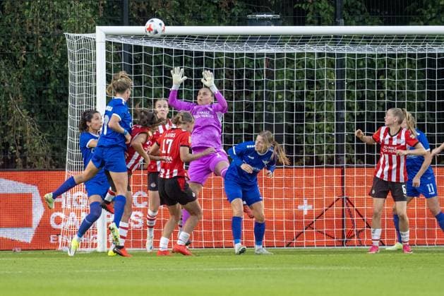 EINDHOVEN , 26-08-2026 , de Herdgang Stadium , Champions League women , knockout phase match 1 of 2 , season 2026 2027 , PSV - HB Koge , picture shows PSV women goalkeeper Nicky Evrard saves PSV - HB Koge (women)  x206068340x Copyright: