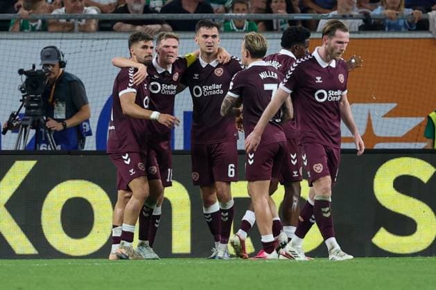 26.August.2026 - SOCCER - 2026 27 UEFA Conference League Play-offs, 2nd Leg, SK Rapid Wien vs Heart of Midlothian FC Jamie McCart (Hearts) celebrates his goal with his teammates VIENNA VIENNA, AUSTRIA Allianz Stadion SK Rapid Wien Allianz Stadion AUSTRIA Copyright: xYigitxOermex xPsxImagesxYigitxOermex xPsxImagesx