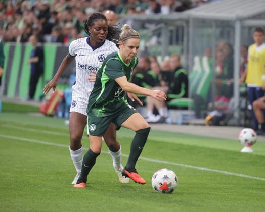 Toni Payne (Inter Mailand), Svenja Huth (VfL Wolfsburg) Fussball, Frauen, Saison 2026 2027, Womens Champions LeagueQualifikation, 3.Runde, VfL Wolfsburg gegen Inter Mailand, 2-0