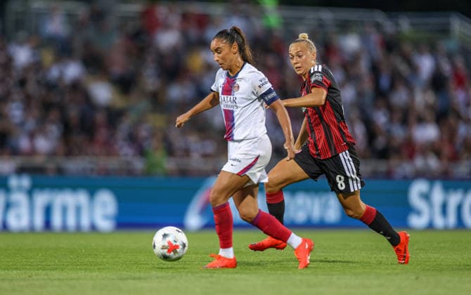 GER, Frankfurt, Eintracht Frankfurt vs Paris Saint-Germain, UEFA Womens Champions League, Fussball, UEFA, Spielzeit 2026 2027, Stadion am Brentanobad, 3. Quali-Runde, Hinspiel im Bild v.l.: Sakina Karchaoui (Paris Saint-Germain Frauen 7), Hanna Bennison (Eintracht Frankfurt Frauen 8), Zweikampf DFB DFL REGULATIONS PROHIBIT ANY USE OF PHOTOGRAPHS AS IMAGE SEQUENCES AND OR QUASI-VIDEO, 26.08.2026 Copyright: HMBxMedia HendrikxHamelau