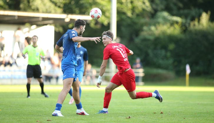 Fußball, Saison 2026 2027, Regionalliga Nord, Eimsbütteler TV - Bremer SV. Denis Koldzic (BSV, l.), Toralf Hense. Wandsbek Hamburg
