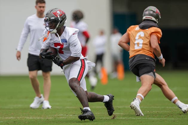 JACKSONVILLE, FL - AUGUST 26: Bucky Irving 7 of the Tampa Bay Buccaneers works on a drill during the Jacksonville Jaguars joint practice with the Tampa Bay Buccaneers on August 26, 2026 at the Miller Electric Center in Jacksonville, Fl. (Photo by David Rosenblum Icon Sportswire) NFL, American Football Herren, USA AUG 26 Jaguars Training Camp EDITORIAL USE ONLY Icon260826251332