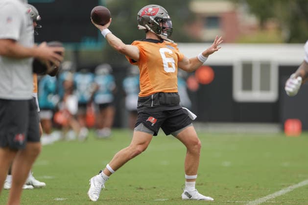 JACKSONVILLE, FL - AUGUST 26: Baker Mayfield 6 of the Tampa Bay Buccaneers works on a drill during the Jacksonville Jaguars joint practice with the Tampa Bay Buccaneers on August 26, 2026 at the Miller Electric Center in Jacksonville, Fl. (Photo by David Rosenblum Icon Sportswire) NFL, American Football Herren, USA AUG 26 Jaguars Training Camp EDITORIAL USE ONLY Icon260826251343
