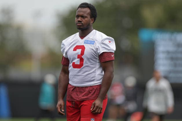 JACKSONVILLE, FL - AUGUST 26: Rueben Bain Jr. 3 of the Tampa Bay Buccaneers looks on during the Jacksonville Jaguars joint practice with the Tampa Bay Buccaneers on August 26, 2026 at the Miller Electric Center in Jacksonville, Fl. (Photo by David Rosenblum Icon Sportswire) NFL, American Football Herren, USA AUG 26 Jaguars Training Camp EDITORIAL USE ONLY Icon260826251346