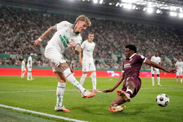 Furkan Demir of SK Rapid in action against Pierre Landry Kabore of Heart of Midlothian during a UEFA Conference League Play-Off Second Leg match between SK Rapid and Hearts at Weststadion on August 26, 2026 in Vienna, Austria. Rapid Vienna v Heart of Midlothian, UEFA Conference League, Play-Off Round, Second Leg, Football, Allianz Stadion, Vienna, Austria - 26 Aug 2026Vienna Allianz Stadion Austria  Copyright: xChristianxHofer Shutterstockx 17115048ej