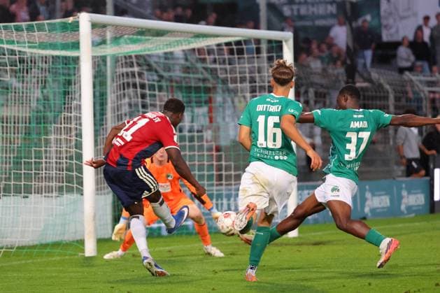 26.08.26, GER, Regionalliga Nord, Fussball, 1. Spieltag, Saison 2026 2027, Dietmar-Scholze-Stadion an der Lohmuehle, VfB Lübeck vs Hamburger SV II Kelvin Ojo (Hamburger SV II 11) macht die Vorlage zum 1:3 Foto nordphoto GmbH Tauchnitz Luebeck Dietmar-Scholze-Stadion an der Lohmuehle SH Germany *** August 26, 2026, GER, Regionalliga Nord, Soccer, Matchday 1, 2026–2027 Season, Dietmar Scholze Stadium at the Lohmühle, VfB Lübeck vs. Hamburger SV II Kelvin Ojo of Hamburger SV II (No. 11) sets up the goal for the 1–3. Photo: nordphoto GmbH, Tauchnitz, Lübeck, Dietmar Scholze Stadium at the Lohmühle, SH, Germany Copyright: xnordphotoxGmbHx xTauchnitzx