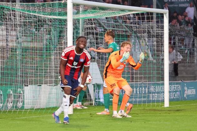 26.08.26, GER, Regionalliga Nord, Fussball, 1. Spieltag, Saison 2026 2027, Dietmar-Scholze-Stadion an der Lohmuehle, VfB Lübeck vs Hamburger SV II Torwart Finn Böhmker Finn Boehmker (VfB Luebeck 01) ist enttäuscht enttaeuscht nach dem 1:3 Foto nordphoto GmbH Tauchnitz Luebeck Dietmar-Scholze-Stadion an der Lohmuehle SH Germany *** August 26, 2026, GER, Regionalliga Nord, Soccer, Matchday 1, 2026–2027 Season, Dietmar Scholze Stadium at the Lohmühle, VfB Lübeck vs. Hamburger SV II Goalkeeper Finn Böhmker Finn Boehmker VfB Lübeck 01 is disappointed after the 1-3 loss Photo: nordphoto GmbH Tauchnitz Lübeck Dietmar Scholze Stadium an der Lohmuehle SH Germany Copyright: xnordphotoxGmbHx xTauchnitzx