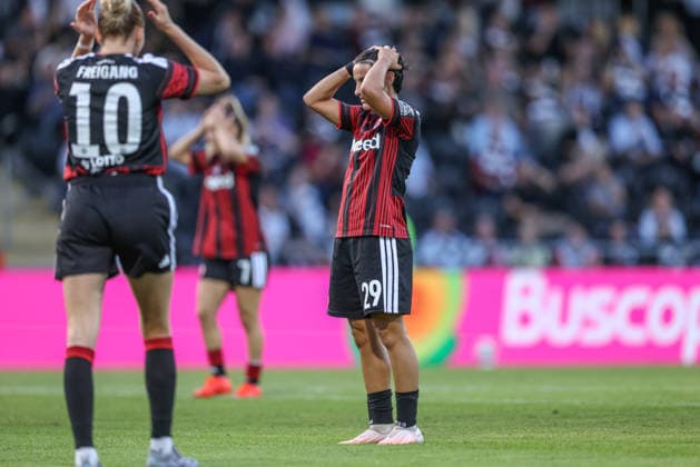 GER, Frankfurt, Eintracht Frankfurt vs Paris Saint-Germain, UEFA Womens Champions League, Fussball, UEFA, Spielzeit 2026 2027, Stadion am Brentanobad, 3. Quali-Runde, Hinspiel im Bild v.l.: Frust bei Laura Freigang (Eintracht Frankfurt Frauen 10) und Dilara Acikgoz (Eintracht Frankfurt Frauen 29), Emotionen, Enttäuschung und Frust nach dem Unentschieden DFB DFL REGULATIONS PROHIBIT ANY USE OF PHOTOGRAPHS AS IMAGE SEQUENCES AND OR QUASI-VIDEO, 26.08.2026 Copyright: HMBxMedia HendrikxHamelau