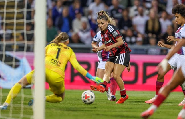 GER, Frankfurt, Eintracht Frankfurt vs Paris Saint-Germain, UEFA Womens Champions League, Fussball, UEFA, Spielzeit 2026 2027, Stadion am Brentanobad, 3. Quali-Runde, Hinspiel im Bild: Ereleta Memeti (Eintracht Frankfurt Frauen 7), Torschuss, große Torchance, Katarzyna Kiedrzynek (Paris Saint-Germain Frauen 1) DFB DFL REGULATIONS PROHIBIT ANY USE OF PHOTOGRAPHS AS IMAGE SEQUENCES AND OR QUASI-VIDEO, 26.08.2026 Copyright: HMBxMedia HendrikxHamelau
