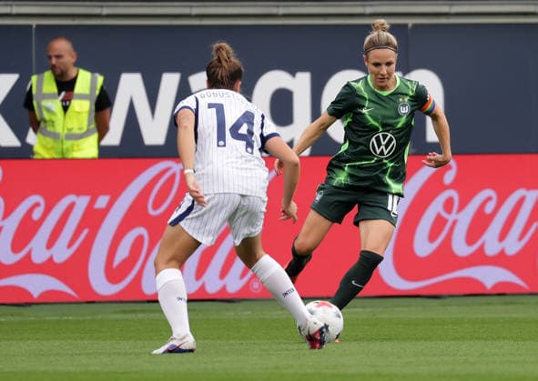 Chiara Robustellini (Inter Mailand), Svenja Huth (VfL Wolfsburg) Fussball, Frauen, Saison 2026 2027, Womens Champions LeagueQualifikation, 3.Runde, VfL Wolfsburg gegen Inter Mailand, 2-0