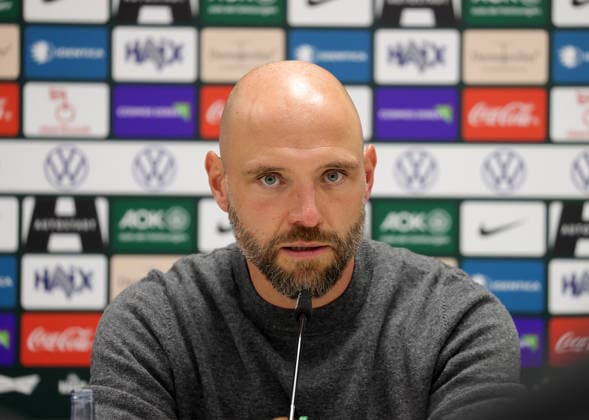 Cheftrainer Stephan Lerch (VfL Wolfsburg) Fussball, Frauen, Saison 2026 2027, Womens Champions LeagueQualifikation, 3.Runde, VfL Wolfsburg gegen Inter Mailand, 2-0