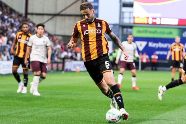 BRADFORD, ENGLAND - AUGUST 26: Macaulay Gillesphey of Bradford City controls the ball during the Carabao Cup match between Bradford City and Burnley at Valley Parade on August 26, 2026 in Bradford, England. Copyright: xSeanxChandlerx xSPPx Sportspressphoto_SPR216369