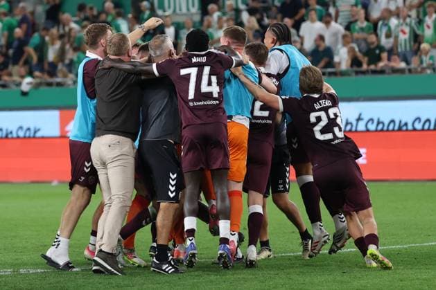 26.August.2026 - SOCCER - 2026 27 UEFA Conference League Play-offs, 2nd Leg, SK Rapid Wien vs Heart of Midlothian FC Heart of Midlothian FC celebrates victory after the match VIENNA VIENNA, AUSTRIA Allianz Stadion SK Rapid Wien Allianz Stadion AUSTRIA Copyright: xYigitxOermex xPsxImagesxYigitxOermex xPsxImagesx