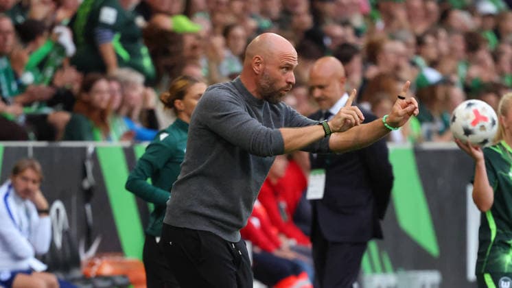 VfL vs. Inter, CL Frauen, Wolfsburg, 26.08.2026, Fußball, Frauen, VfL Wolfsburg vs. FC Inter Mailand, Champions League, Qualifikation, Saison 2026 2027: Cheftrainer Stephan Lerch (VfL Wolfsburg) AOK Stadion Niedersachsen Deutschland