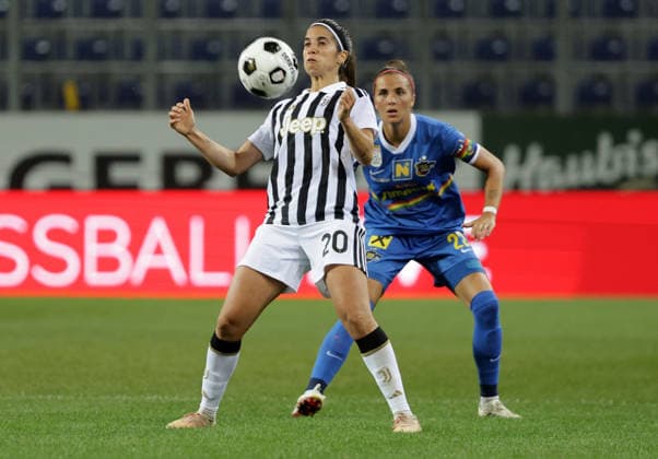 SOCCER - WCL, St.Poelten vs Juventus SANKT POELTEN,AUSTRIA,26.AUG.26 - SOCCER - UEFA Women s Champions League, qualification, SKN Sankt Poelten vs Juventus Turin. Image shows Alba Redondo (Juventus) and Jennifer Klein (St.Poelten).  GEPAxpictures xWalterxLuger