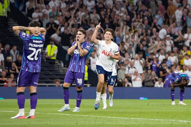 Tottenham Hotspur v Charlton Athletic, EFL Carabao Cup, Second Round, Football, Tottenham Hotspur Stadium, London, UK - 26 Aug 2026 Mikey Moore of Tottenham Hotspur celebrates after scoring his team s first goal of the game London Tottenham Hotspur Stadium Tottenham GBR, UK NEWSPAPERS OUT Copyright: xEllixBirchx