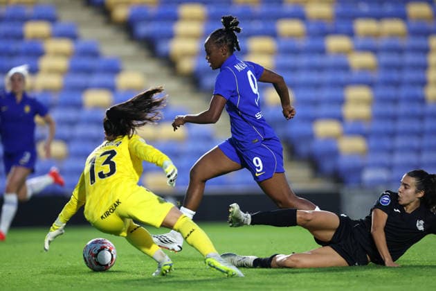 Chelsea v Real Sociedad Women 26 August 2026, London - UEFA Women s Champions League, Third Qualifying Round, First Leg - Chelsea v Real Sociedad Women - Melvine Malard of Chelsea takes the ball round Real Sociedad goalkeeper Julia Arrula and Claudia Florentino to score their 3rd goal - Photo: Charlotte Wilson Offside. London UK Copyright: xCharlottexWilsonx xOffsidexOffside