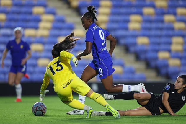 Chelsea v Real Sociedad Women 26 August 2026, London - UEFA Women s Champions League, Third Qualifying Round, First Leg - Chelsea v Real Sociedad Women - Melvine Malard of Chelsea takes the ball round Real Sociedad goalkeeper Julia Arrula and Claudia Florentino to score their 3rd goal - Photo: Charlotte Wilson Offside. London UK Copyright: xCharlottexWilsonx xOffsidexOffside