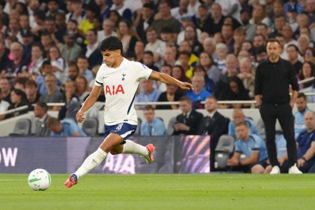 26th August 2026; Tottenham Hotspur Stadium, London, England; Carabao Cup Football, Tottenham Hotspur versus Charlton Athletic; Mateus Fernandes of Tottenham Hotspur plays a long pass TomxMajor