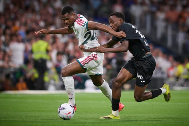 Real Madrid CF™s Denzel Dumfries (l) and Real Sociedad s Job Ochieng during La Liga match. August 26 ,2026. (20260826030)