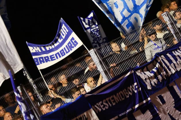 26.08.2026, Fussball, Herren, Regionalliga Nord, 5. Spieltag, SV Atlas Delmenhorst - BSV Kickers Emden, Emder Fans im Fanblock