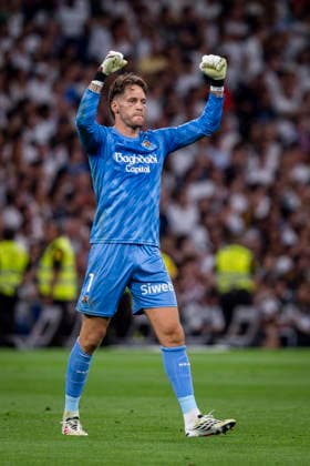 Real Madrid CF v Real Sociedad Alex Remiro of Real Sociedad celebrates a goal of his team during the LaLiga EA Sports football match between Real Madrid CF and Real Sociedad at Estadio Bernabeu on August 26, 2026 in Madrid, Spain. Madrid Estadio Bernabeu Madrid Spain Copyright: xAlbertoxGardinx AGardin_20260826_Foot_Liga_Rea_Mad_Rea_Soc_0139