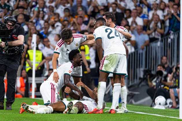 ESP: Real Madrid CF v Real Sociedad La Liga EA Sports Vinicius Junior of Real Madrid celebrates his goal with his teammates during La Liga EA Sports match between Real Madrid and Real Sociedad at Estadio Santiago Bernabeu on August 26, 2026 in Madrid, Spain. Madrid Madrid Spain Football Copyright: xAlejandroxMatiasx