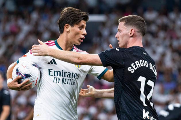 ESP: Real Madrid CF v Real Sociedad La Liga EA Sports Arda Guler of Real Madrid alegates against Sergi Gomez of Real Sociedad during La Liga EA Sports match between Real Madrid and Real Sociedad at Estadio Santiago Bernabeu on August 26, 2026 in Madrid, Spain. Madrid Madrid Spain Football Copyright: xAlejandroxMatiasx