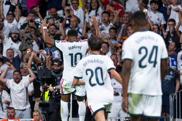 ESP: Real Madrid CF v Real Sociedad La Liga EA Sports Kilyan Mbappe of Real Madrid celebrates his goal with his teammates during La Liga EA Sports match between Real Madrid and Real Sociedad at Estadio Santiago Bernabeu on August 26, 2026 in Madrid, Spain. Madrid Madrid Spain Football Copyright: xAlejandroxMatiasx