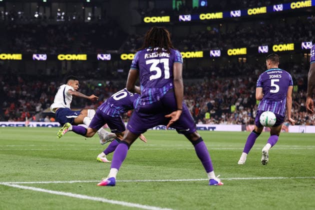 Tottenham Hotspur v Charlton Athletic 26 August 2026, London - Carabao Cup Second Round - Tottenham Hotspur v Charlton Athletic - Savio of Tottenham Hotspur shoots to score their fifth goal which goes down as a Ben Davies of Tottenham Hotspur goal - Photo: Jacques Feeney Offside. London UK Copyright: xJacquesxFeeneyx xOffsidexOffside