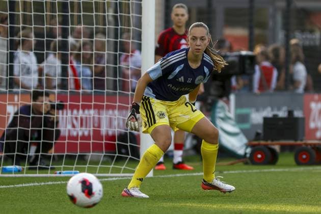 AMSTERDAM , 26-08-2026, Sportcomplex De Toekomst , Champions League Women , football , Third qualifying round 1st leg season 2026 2027 , match between Ajax and Real Madrid (women) , picture shows Ajax goalkeeper Suus van der Weide Ajax - Real Madrid (women)  x206072760x Copyright: