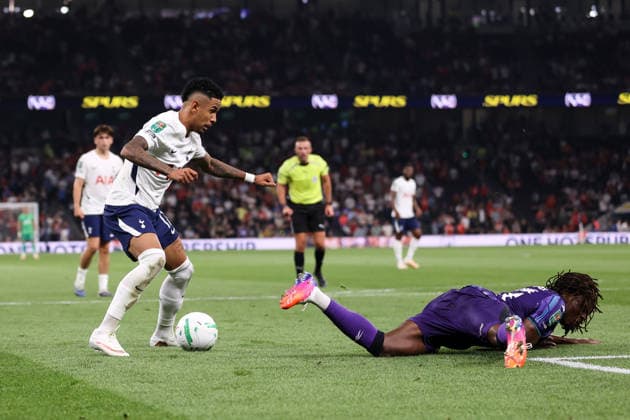 Tottenham Hotspur v Charlton Athletic 26 August 2026, London - Carabao Cup Second Round - Tottenham Hotspur v Charlton Athletic - Timothy Noor Ouma of Charlton Athletic dives in as Savio of Tottenham Hotspur faints past him - Photo: Jacques Feeney Offside. London UK Copyright: xJacquesxFeeneyx xOffsidexOffside