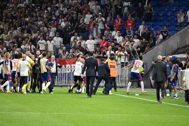 Football : Olympique Lyonnais v Fenerbahce SK - UEFA Champions League, Play-offs - 26 08 2026 Provocation by the Fenerbahce player, Guendouzi, and a mass brawl between players after winniner the UEFA Champions League, Play-offs, second leg football match between Olympique Lyonnais and Fenerbahce SK at Groupama Stadium Decines Charpieu Lyon France on August 26 2026 LYONFrance  Copyright: xMouradxAllilix