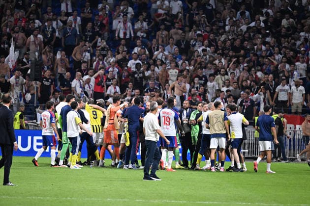 Football : Olympique Lyonnais v Fenerbahce SK - UEFA Champions League, Play-offs - 26 08 2026 Provocation by the Fenerbahce player, Guendouzi, and a mass brawl between players after winniner the UEFA Champions League, Play-offs, second leg football match between Olympique Lyonnais and Fenerbahce SK at Groupama Stadium Decines Charpieu Lyon France on August 26 2026 LYONFrance  Copyright: xMouradxAllilix