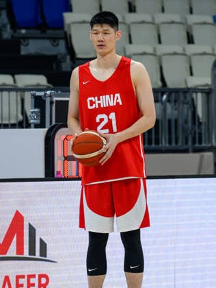 Qatar V China- FIBA Basketball World Cup 2027 Qualifiers Jinqiu Hu of Team China attends a training session ahead of the FIBA Basketball World Cup 2027 Asian Qualifiers match against Qatar on August 26, 2026, in Al Wakrah, Qatar. The match is part of the fourth window of the Asian Qualifiers for the FIBA Basketball World Cup 2027. Qatar and China are in Group F. DOHA Qatar Copyright: xNOUSHADx